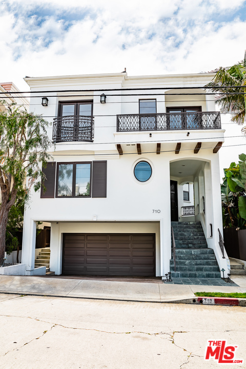 710 8TH Place, Hermosa Beach, California 90254, 4 Bedrooms Bedrooms, ,2 BathroomsBathrooms,Residential,Sold,8TH,20578834