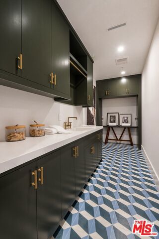 5 Bed Home for Sale in Studio City, California