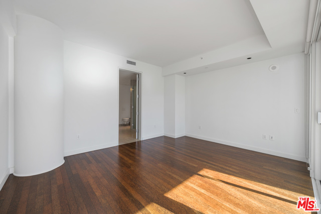 1 Bed Home for Sale in Los Angeles, California