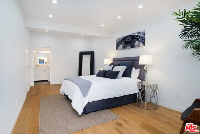 2704 OAK Avenue, Manhattan Beach, California 90266, 3 Bedrooms Bedrooms, ,3 BathroomsBathrooms,Residential,Sold,OAK,19530056