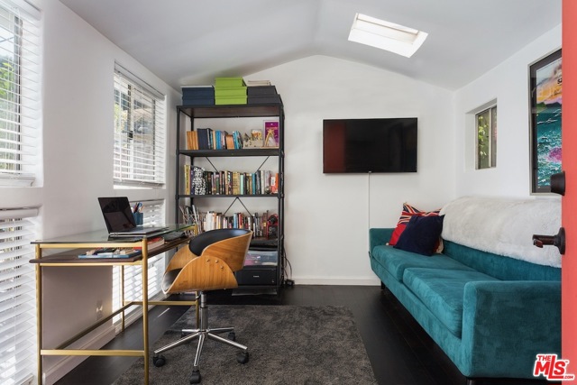 1 Bed Home for Sale in Los Angeles, California