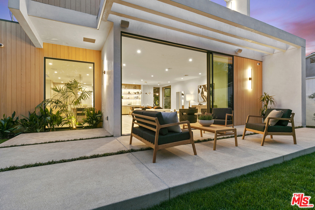 5 Bed Home for Sale in Los Angeles, California