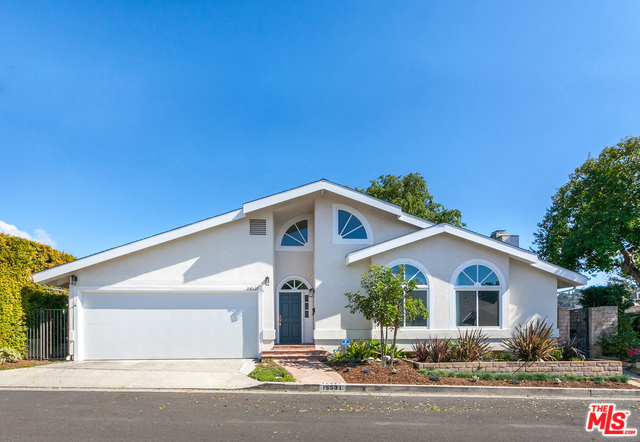 Photo of 15531 BRIARWOOD Drive, Sherman Oaks, CA 91403