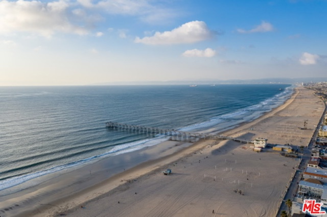 822 6TH Street, Hermosa Beach, California 90254, 4 Bedrooms Bedrooms, ,4 BathroomsBathrooms,Residential,Sold,6TH,19537348