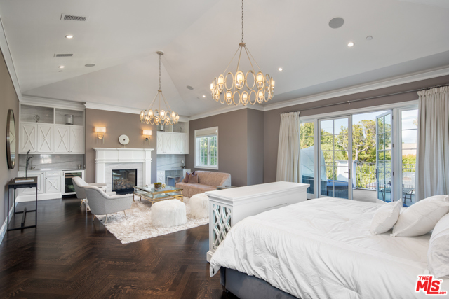 7 Bed Home for Sale in Los Angeles, California