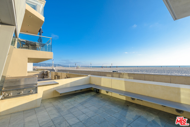 718 THE STRAND, Hermosa Beach, California 90254, 3 Bedrooms Bedrooms, ,4 BathroomsBathrooms,Residential,Sold,THE STRAND,18393866