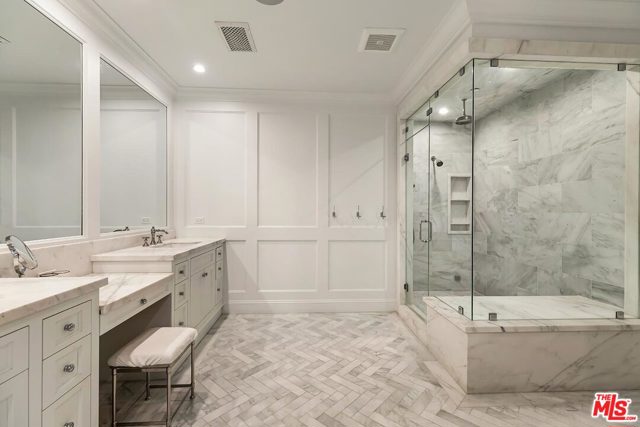 5 Bed Home for Sale in Los Angeles, California