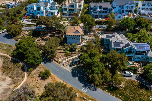 4 Bed Home for Sale in Lake Sherwood, California