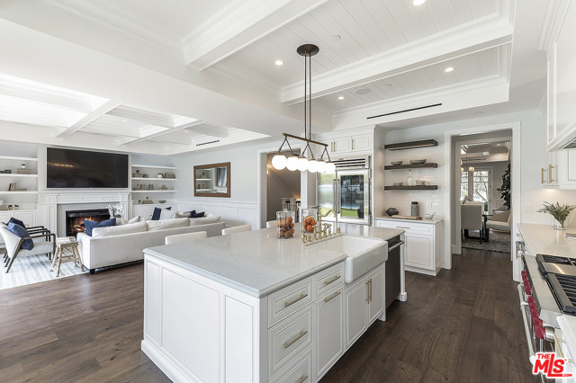 5 Bed Home for Sale in Los Angeles, California
