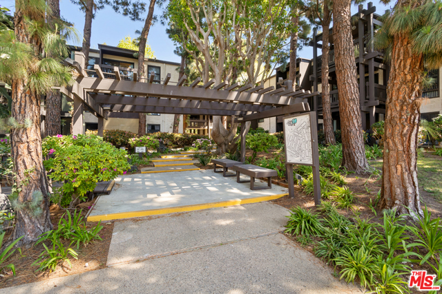 1 Bed Home for Sale in Playa del Rey, California