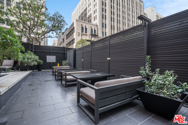1 Bed Home for Sale in Los Angeles, California