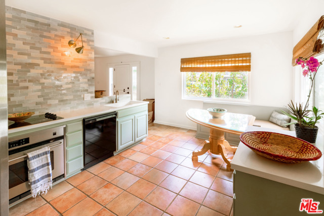 Kitchen wi Zellige Moroccan Tile