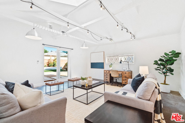 2 Bed Home for Sale in Van Nuys, California