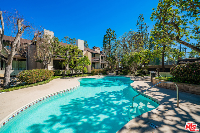1 Bed Home for Sale in Playa del Rey, California