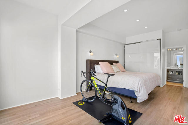 1 Bed Home for Sale in Los Angeles, California