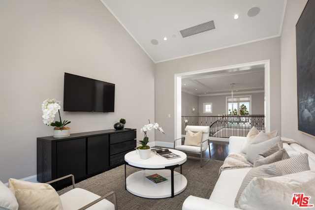 7 Bed Home for Sale in Los Angeles, California