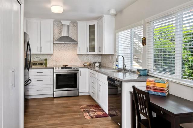 Another angle to a kitchen that most people would love to call their own - behind doors to your left is tucked full sized washer & dryer.