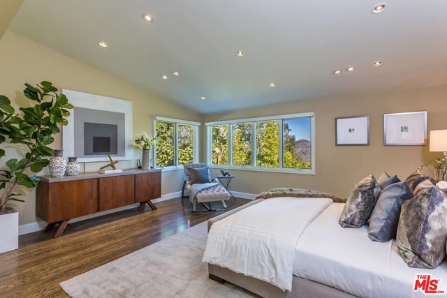 4 Bed Home for Sale in Los Angeles, California