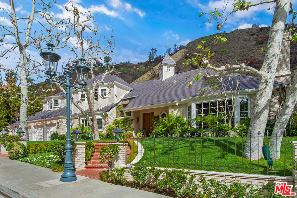 1432 MORAGA DRIVE, LOS ANGELES, CA 90049