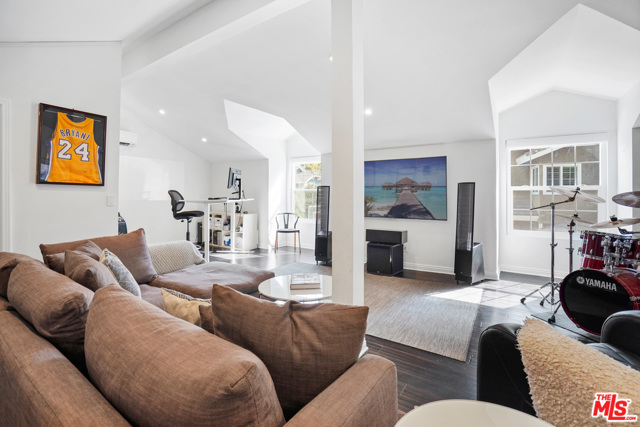 4 Bed Home for Sale in Encino, California