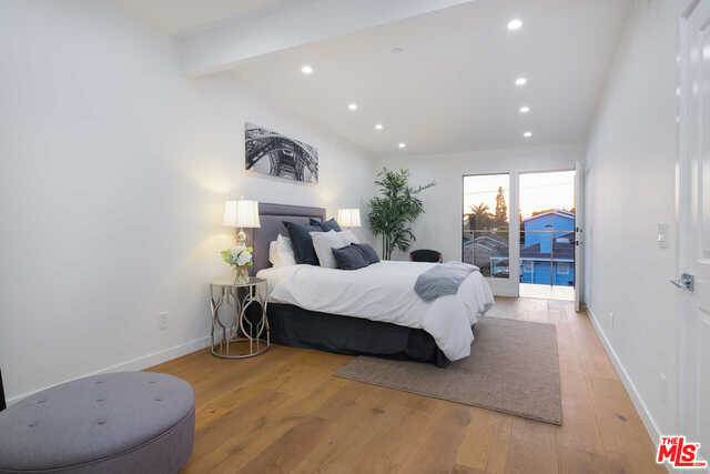 2704 OAK Avenue, Manhattan Beach, California 90266, 3 Bedrooms Bedrooms, ,3 BathroomsBathrooms,Residential,Sold,OAK,19530056