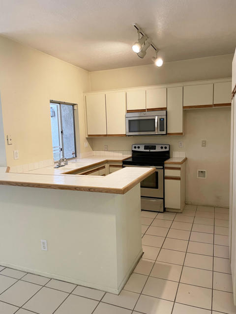 1 Bed Home for Sale in Thousand Oaks, California