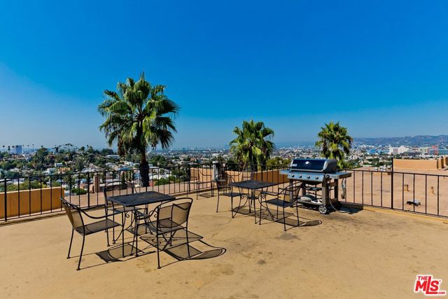 1 Bed Home for Sale in Los Angeles, California