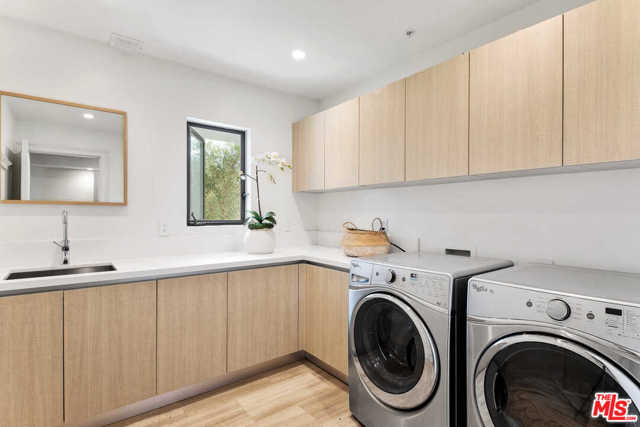 4 Bed Home for Sale in Los Angeles, California
