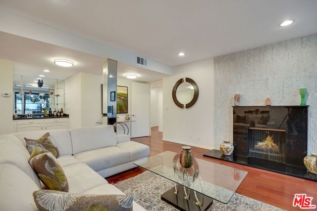2 Bed Home for Sale in Los Angeles, California
