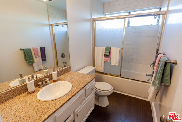 1 Bed Home for Sale in Encino, California