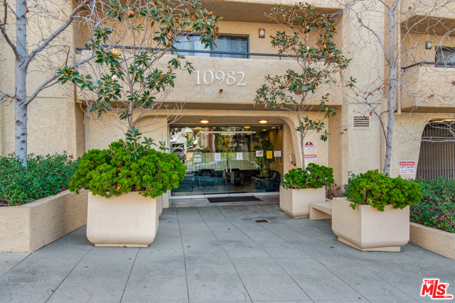 1 Bed Home for Sale in Los Angeles, California