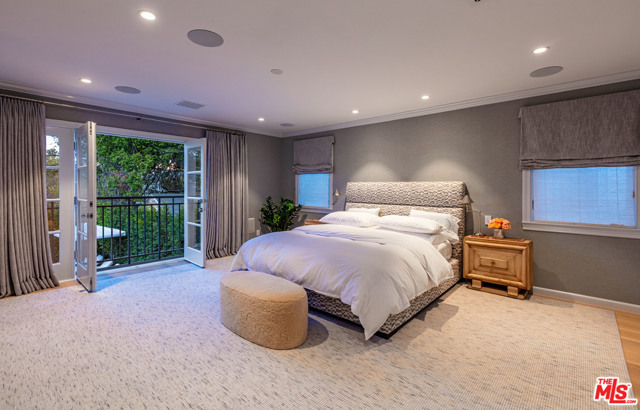 6 Bed Home for Sale in Los Angeles, California