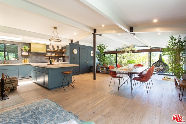 2261 CARRIAGE Drive, Rolling Hills Estates, California 90274, 4 Bedrooms Bedrooms, ,4 BathroomsBathrooms,Residential,Sold,CARRIAGE,19486406