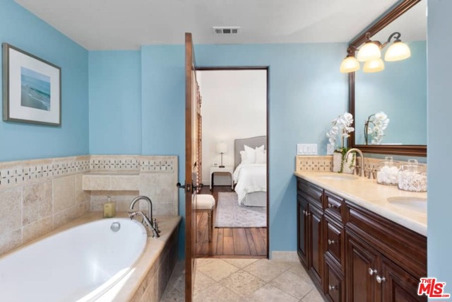 2 Bed Home for Sale in Santa Monica, California