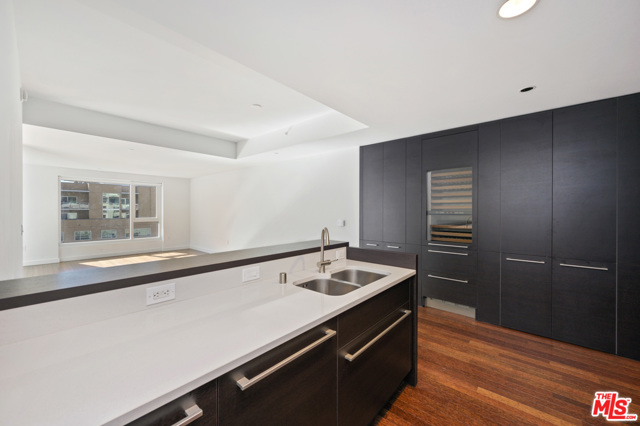 1 Bed Home for Sale in Los Angeles, California