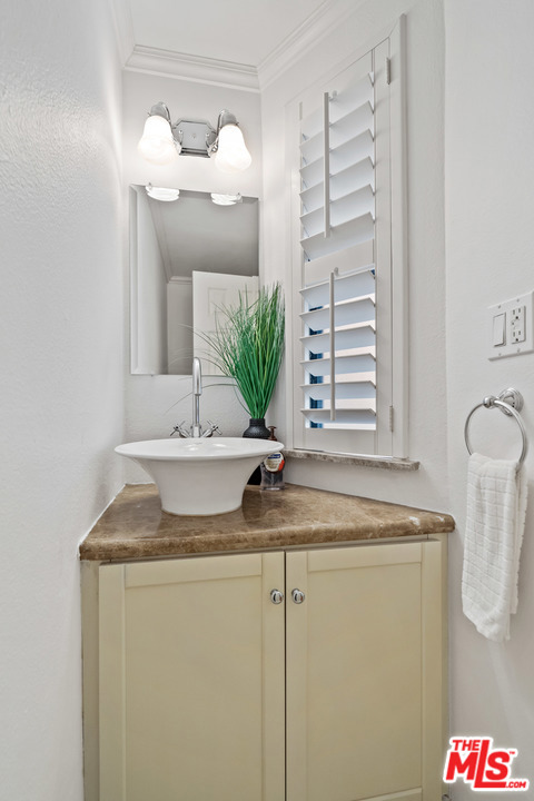 2 Bed Home for Sale in Studio City, California