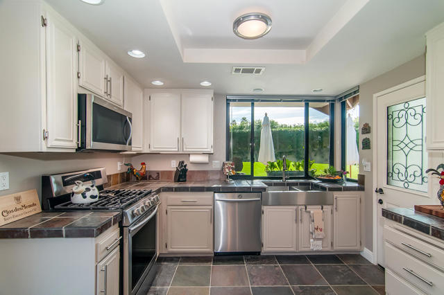 319 S Sierra Madre, Palm Desert, CA 92260