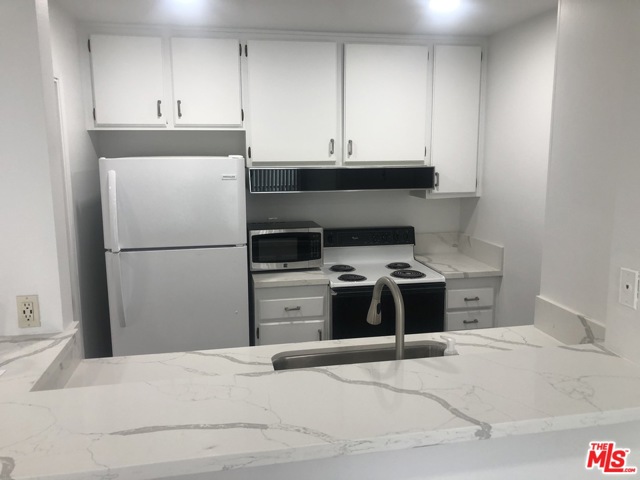 1 Bed Home for Sale in Playa del Rey, California