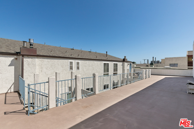 community rooftop deck