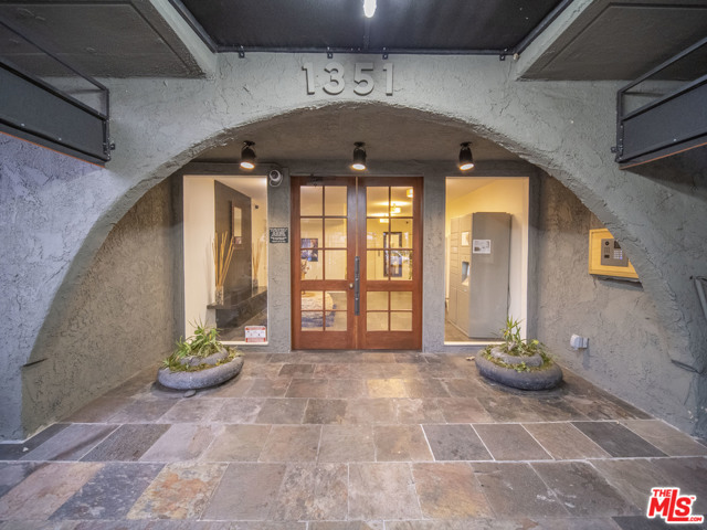 1 Bed Home for Sale in Los Angeles, California