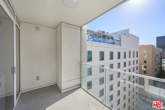 1 Bed Home for Sale in Los Angeles, California