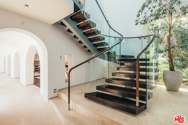 5 Bed Home for Sale in Pacific Palisades, California