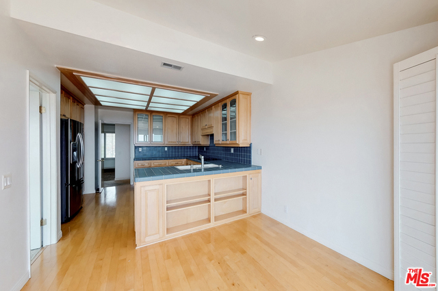 Kitchen/Breakfast Area - Upper Level
