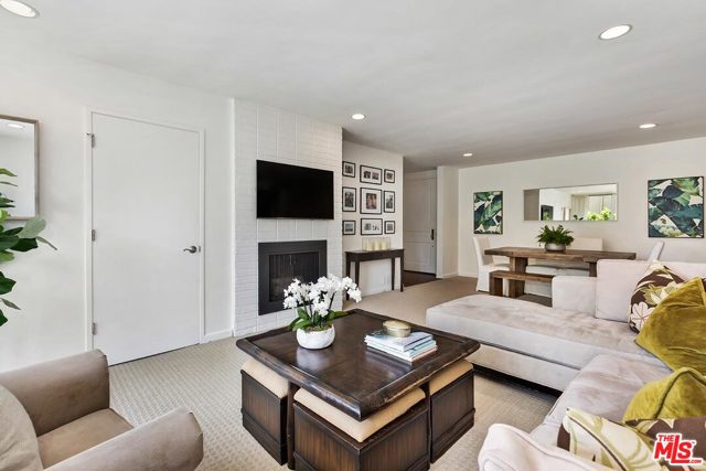 1 Bed Home for Sale in Los Angeles, California