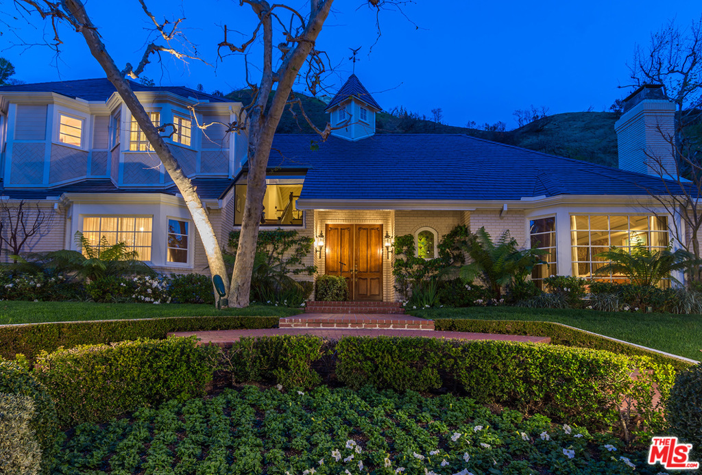 1432 MORAGA DRIVE, LOS ANGELES, CA 90049