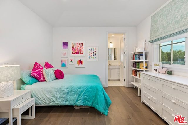 5 Bed Home for Sale in Los Angeles, California