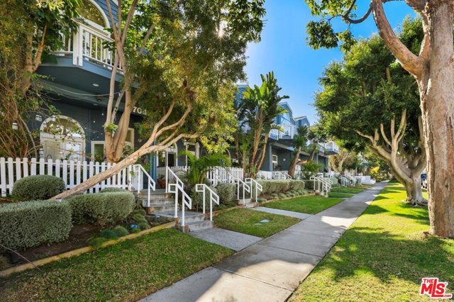 704 Broadway, Redondo Beach, California 90277, 3 Bedrooms Bedrooms, ,2 BathroomsBathrooms,Residential,Sold,Broadway,21680144