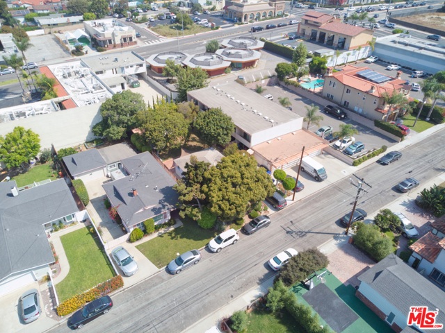 1029 11th Street, Manhattan Beach, California 90266, 3 Bedrooms Bedrooms, ,1 BathroomBathrooms,Residential,Sold,11th,20627302