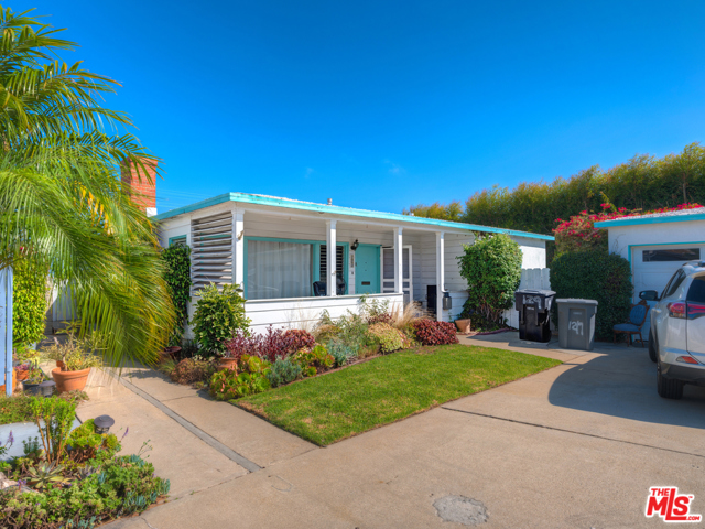 129 Via Colusa, Redondo Beach, California 90277, 2 Bedrooms Bedrooms, ,1 BathroomBathrooms,Residential,Sold,Via Colusa,20666266