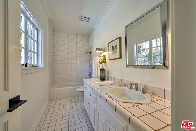 6 Bed Home for Sale in Encino, California